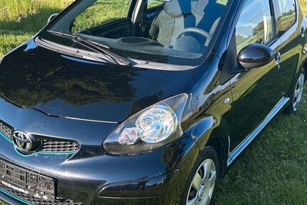 Toyota Aygo (X) 66.900 km 4.990 &euro; Berlin 10119