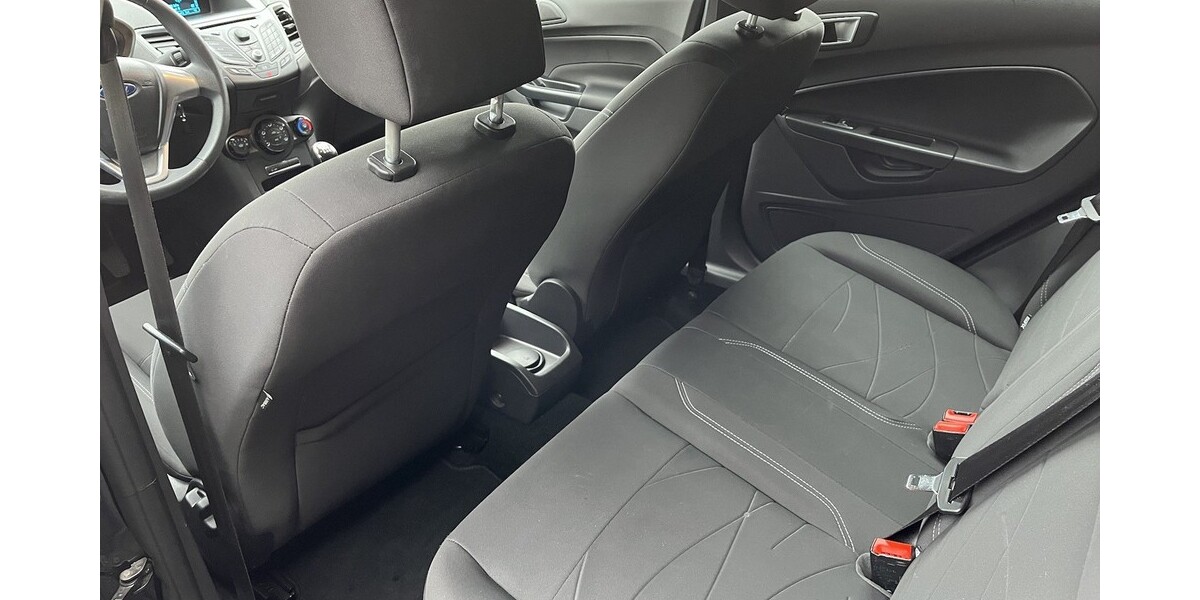 Ford Fiesta 104.950 km 5.200 &euro; Berlin 10178