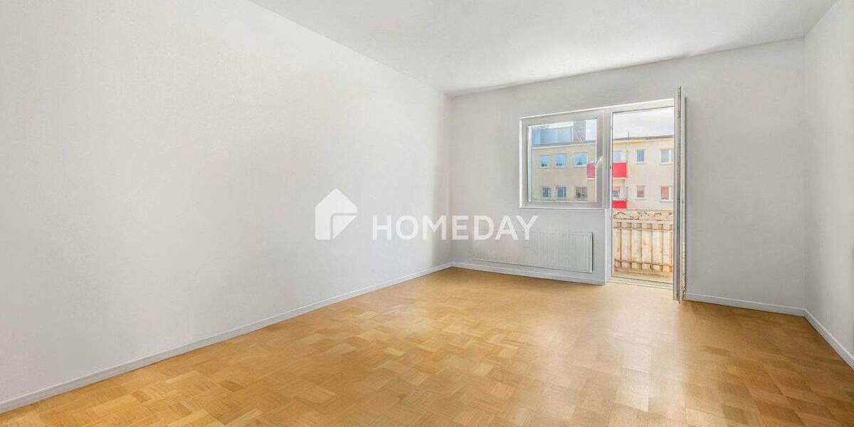 Sanierte Drei-Zimmer-Wohnung mit Balkon, Einbauküche, Stellplatz und Keller 3 zimmer