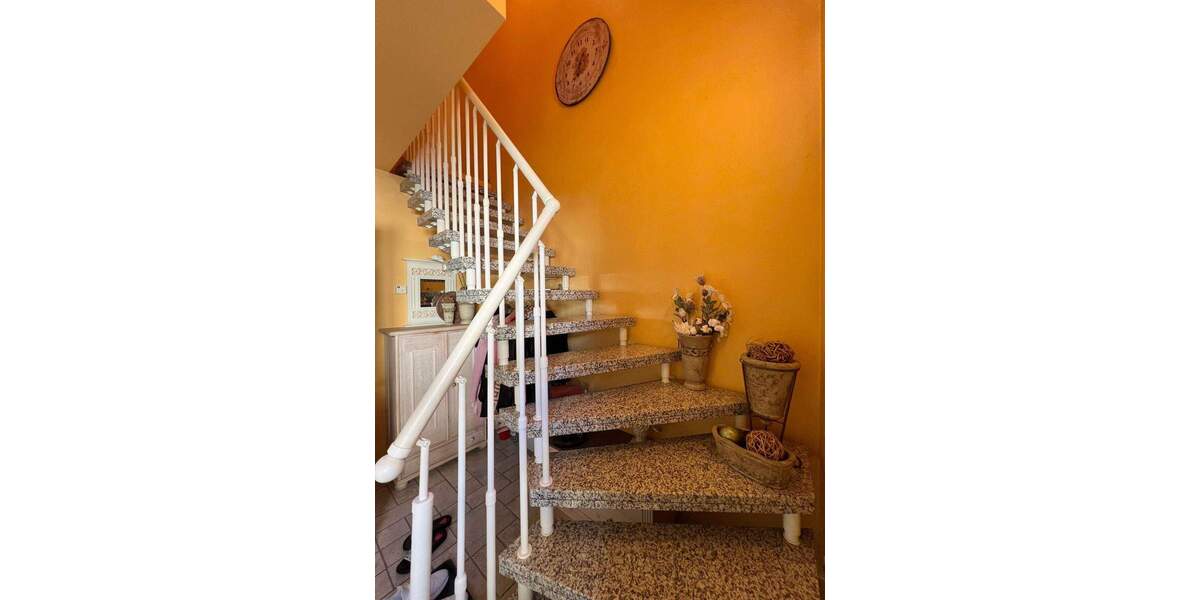 großes Grundstück mit 2 Häusern 9 zimmer