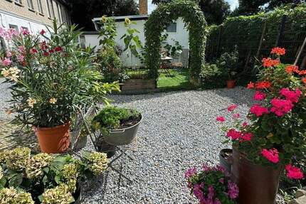 Möbliertes 4-Raum-ApartmentFurnished 4-Room Apartment with Terrace 4 zimmer