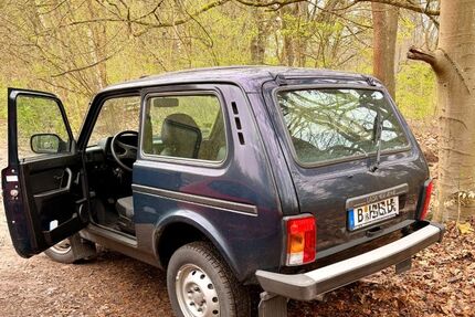 Lada Niva 52.000 km 7.500 &euro; Berlin 10585