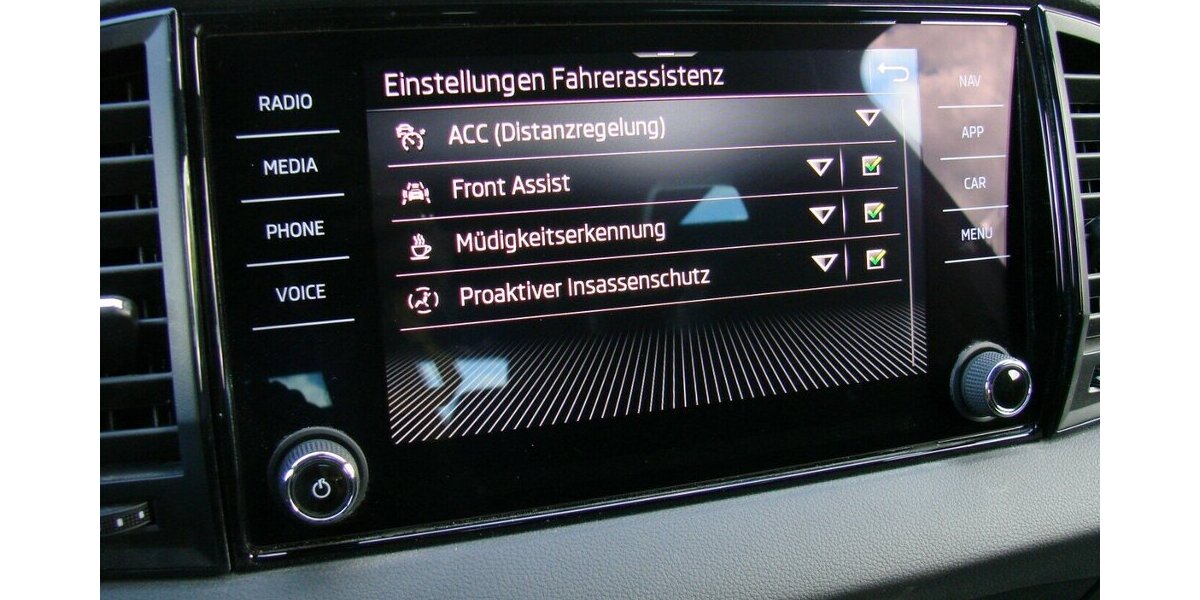 Skoda Karoq 1.5TSi Sportline ACC Navi LED Kamera 33.284 km 31.890 &euro; Falkensee 14612