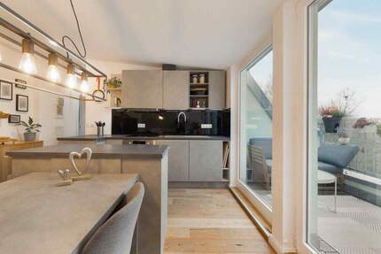 Helle Dachgeschosswohnung mit Stil und Dachterrasse in Köpenick 4 zimmer