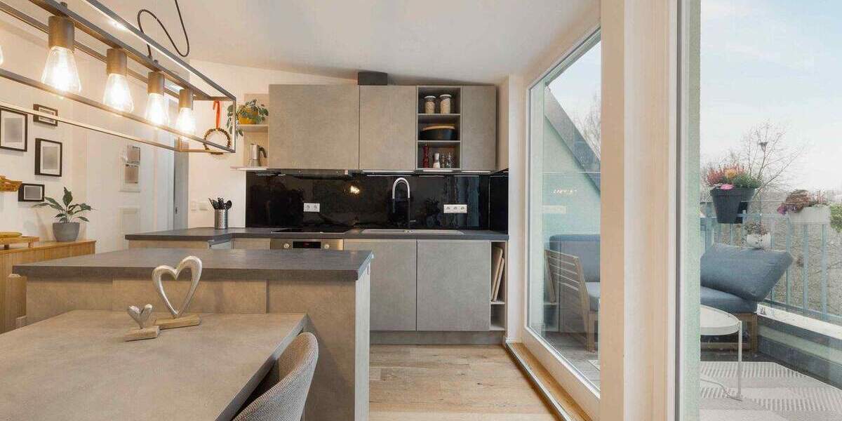 Helle Dachgeschosswohnung mit Stil und Dachterrasse in Köpenick 4 zimmer