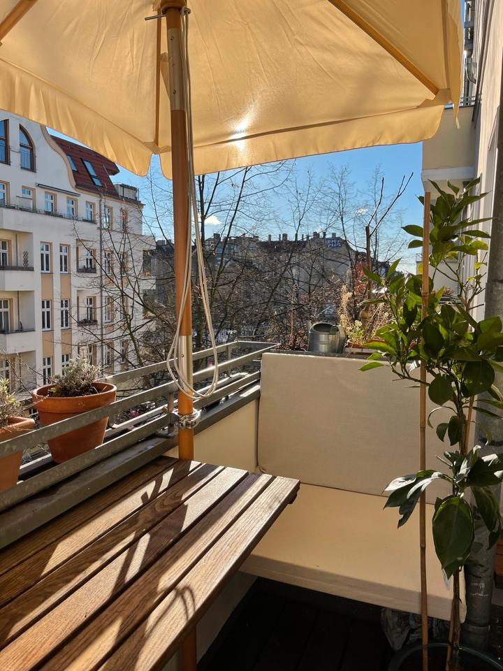 2 Zimmer Altbau Balkon, EBK 2021, Parkett,Heizung 2023 bezugsfrei