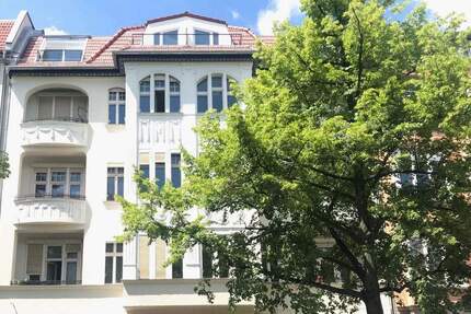 Spacious 2 bedrooom apartment in leafy Pankow district with kitchen and furniture 2 zimmer