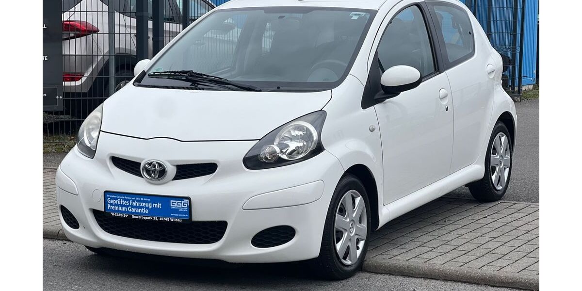 Toyota Aygo (X) 48.681 km 5.490 &euro; Wildau 15745