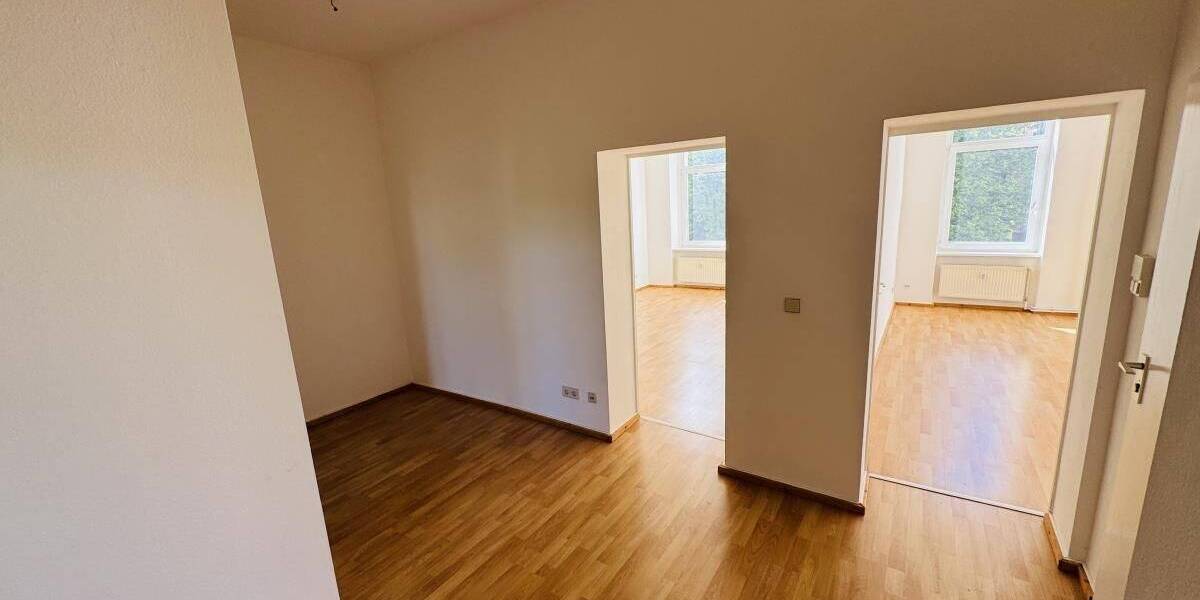 Bezugsfreie Altbauwohnung mit Balkon zum ruhigen Innenhof nahe S-Bhf Adlershof! 2 zimmer