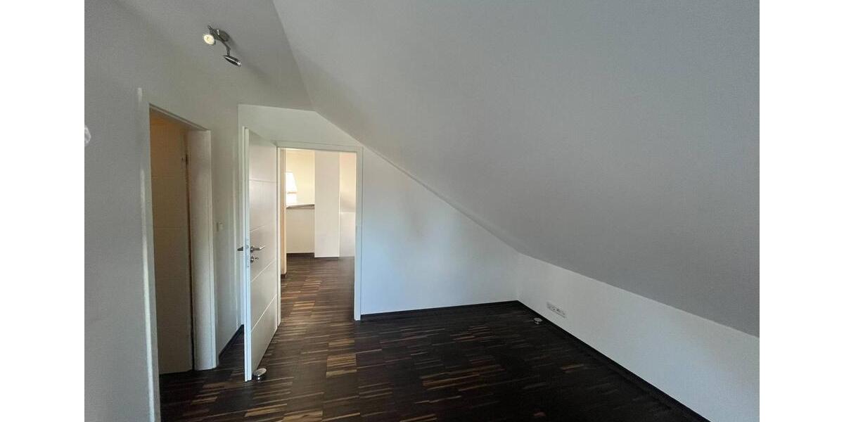 Dachgeschoßwohnung Berlin Treptow-Köpenick - 2 Zimmer, 80 m&sup2;, 1.196&euro; | Angebot:26421647