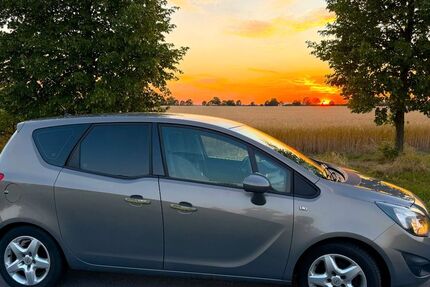 Opel Meriva 131.000 km 5.990 &euro; Schönefeld 12529