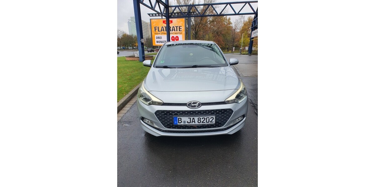 Hyundai i20 78.465 km 8.500 € Berlin 10178