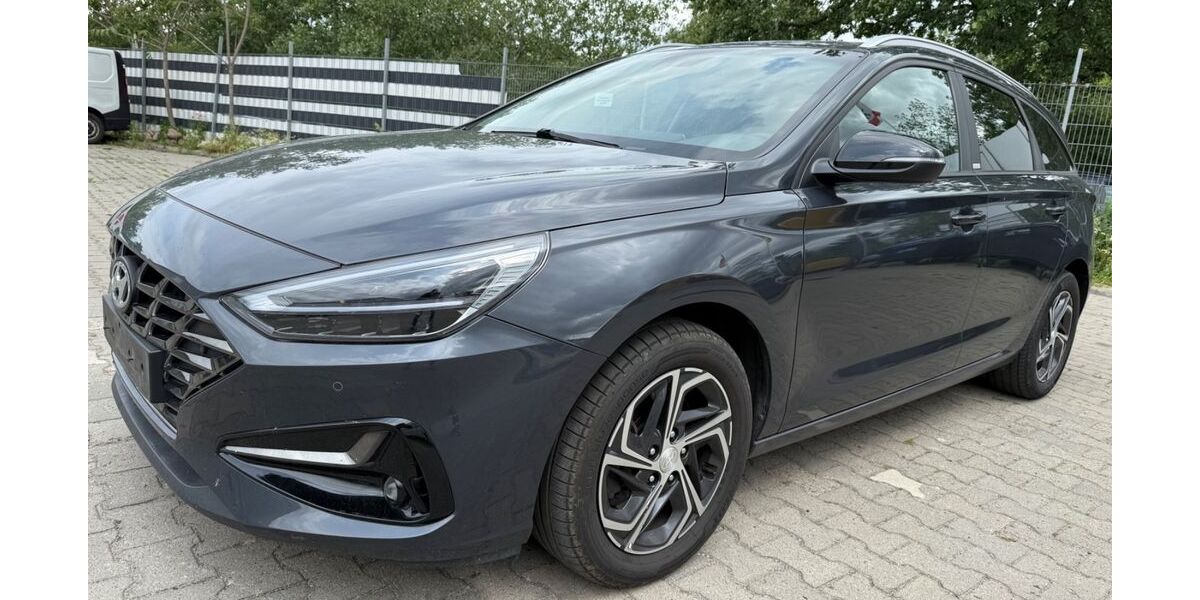 Hyundai i30 112.000 km 14.200 &euro; Berlin 13581