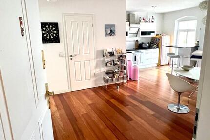 Helle, liebevoll gestaltete 4-Zimmer-Altbau-Oase mit West-Balkon 4 zimmer