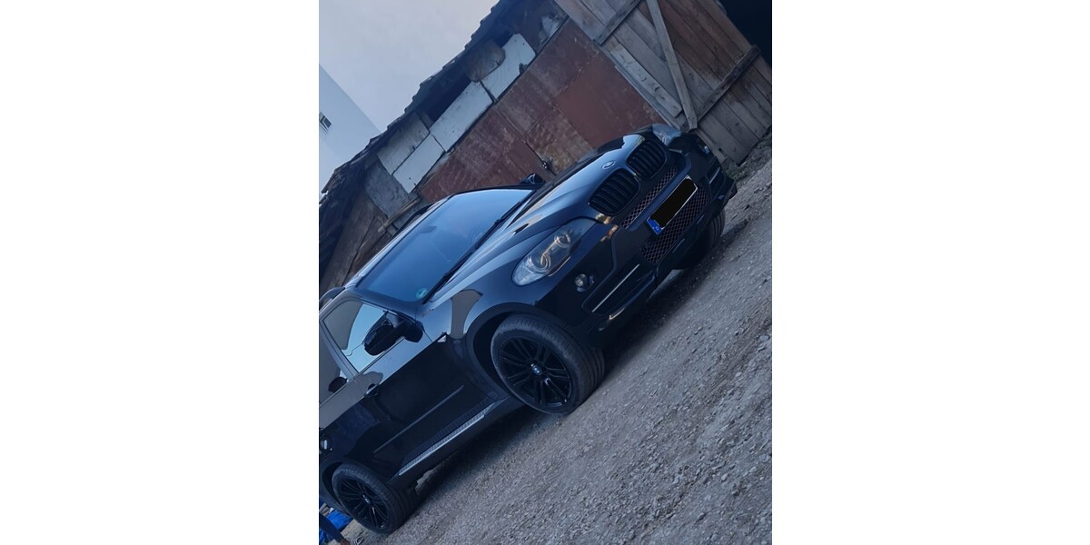 BMW X5 211.000 km 11.000 € Berlin 10178