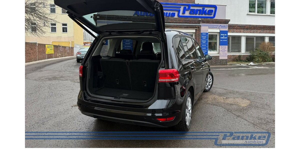 VW Touran Comfortl.DSG BT110 TSI*7Sitz*NAV*ACC*PDC* 40.678 km 22.990 &euro; Berlin 13187