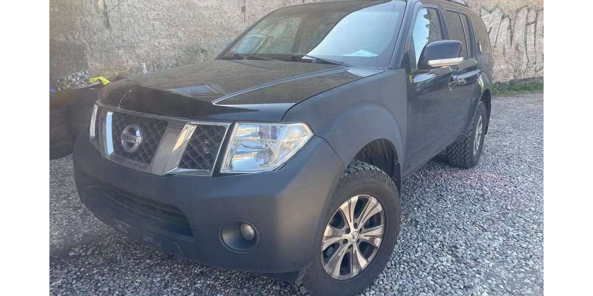 Nissan Pathfinder 185.000 km 5.950 &euro; Berlin 10245
