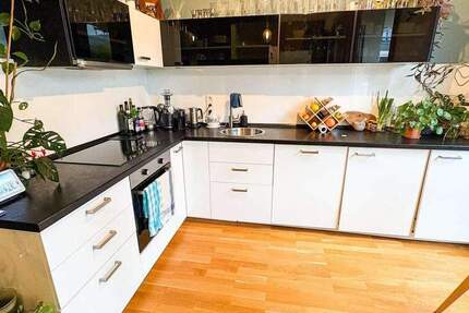 Diese Traumwohnung wartet auf Sie - samt Einbauküche und Balkon 2 zimmer
