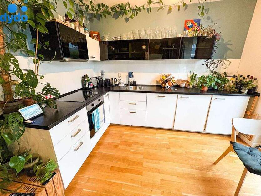 Diese Traumwohnung wartet auf Sie - samt Einbauküche und Balkon 2 zimmer