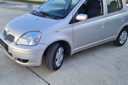 Toyota Yaris 157.500 km 2.999 &euro; Berlin 12681