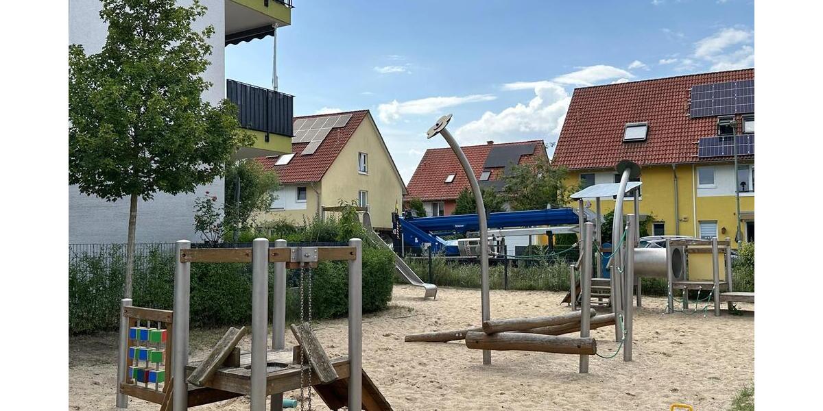 Hochwertig eingerichtete DG-Wohnung mit großer Dachterrasse u. schöner Aussicht auf den Hahneberg 4 zimmer