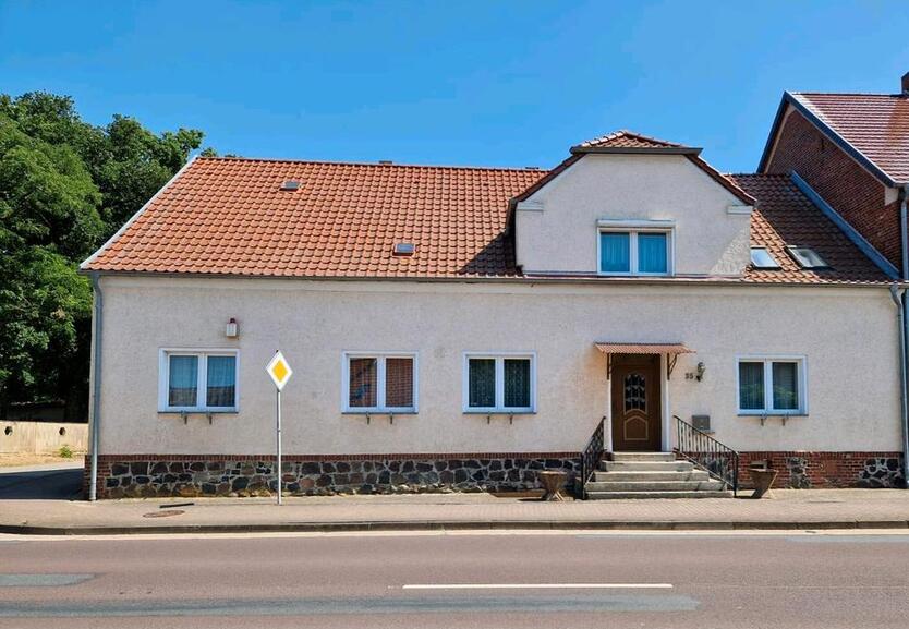 Privatverkauf: großes Haus mit Hof, Scheune, Garten in Parchen