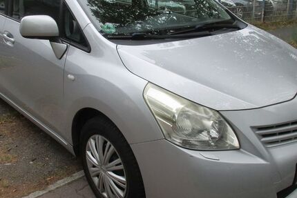 Toyota Verso 222.000 km 5.250 &euro; Berlin 12357