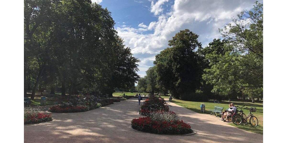 Spacious 2 bedrooom apartment in leafy Pankow district with kitchen and furniture 2 zimmer