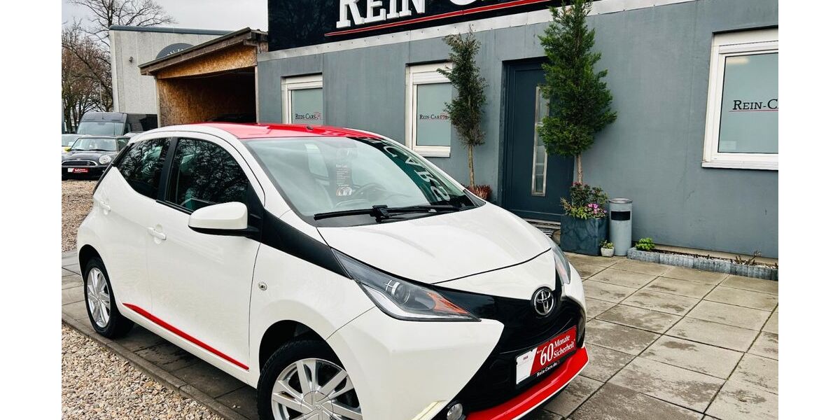 Toyota Aygo (X) 21.890 km 10.990 &euro; Berlin 13088