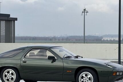 Porsche 928