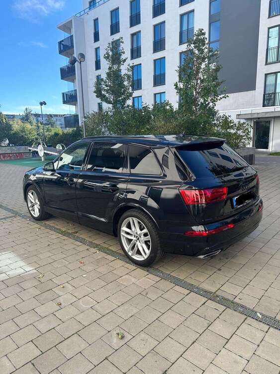 Audi Q7 133.000 km 32.000 € Berlin 10829