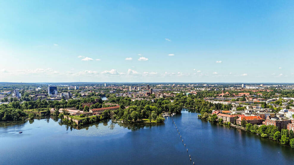 Work-Life-Balance pur: Insel Eiswerder - Bürofläche mit Wasserblick & Top-Anbindung