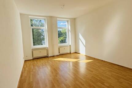 Bezugsfreie Altbauwohnung mit Balkon zum ruhigen Innenhof nahe S-Bhf Adlershof! 2 zimmer