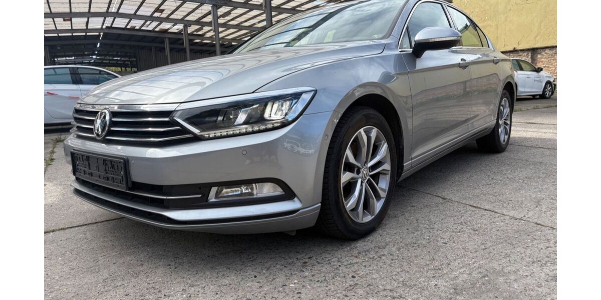 VW Passat 74.000 km 16.999 &euro; Berlin 12099