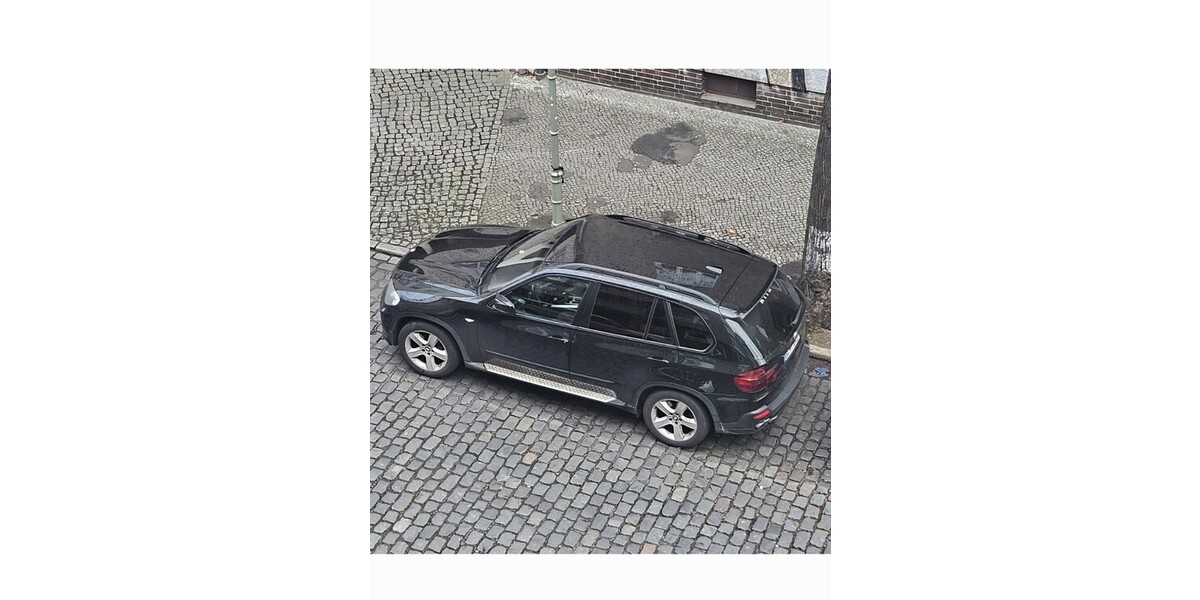 BMW X5 211.000 km 11.000 € Berlin 10178