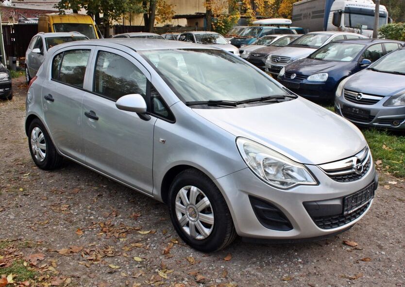 Opel Corsa 157.400 km 2.499 € Berlin 13057