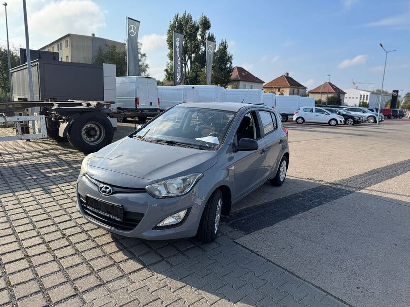 Hyundai i20 156.133 km 2.900 € Berlin 13156
