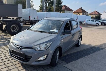 Hyundai i20 156.133 km 3.900 € Berlin 13156