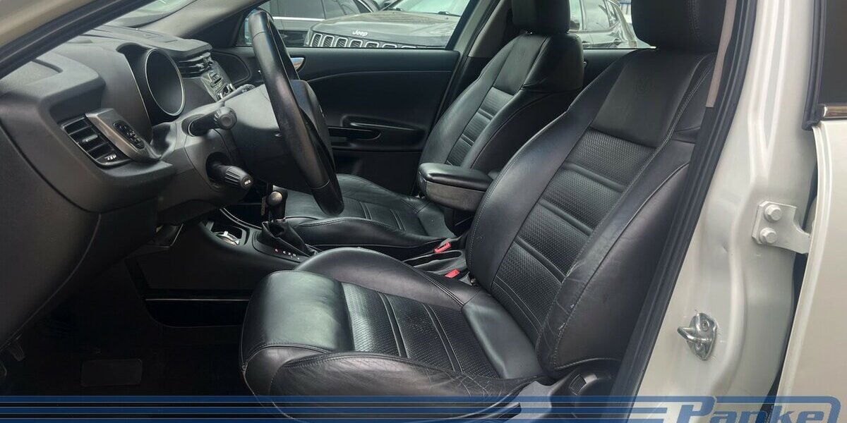 Alfa Romeo Giulietta 1.4 TB Turismo Aut.*BT*SHZ*Leder*Xenon 200.000 km 4.999 &euro; Berlin 13187