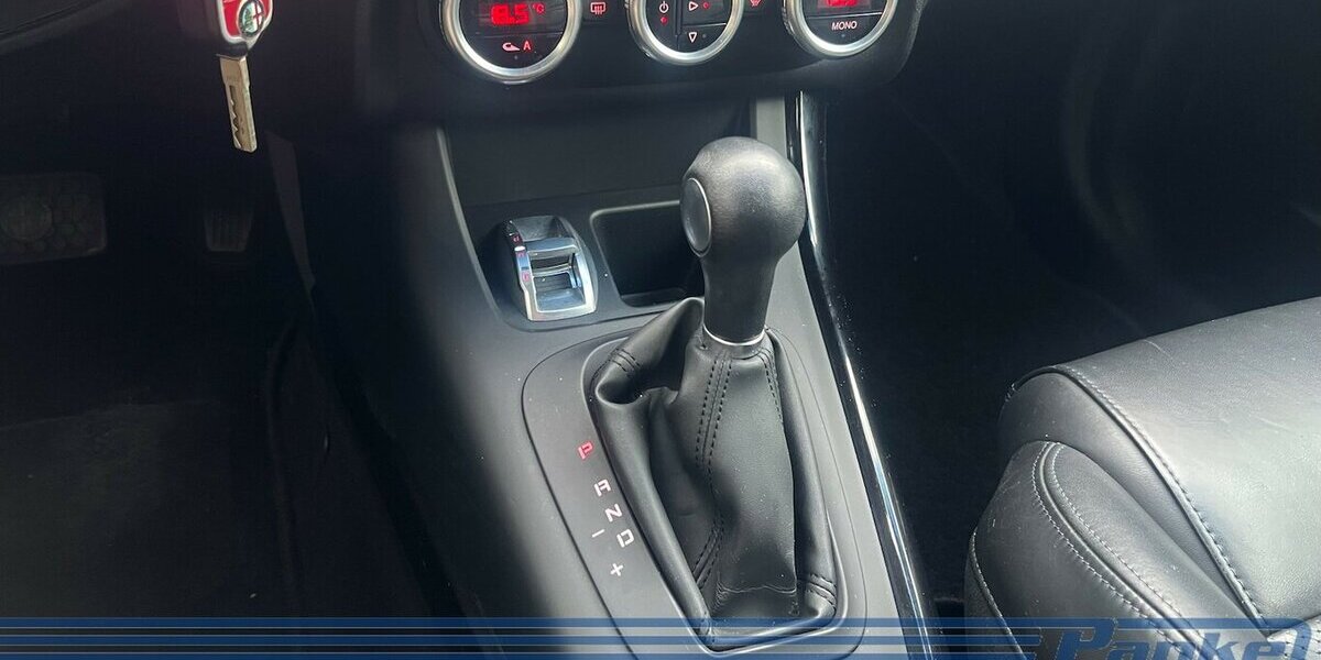 Alfa Romeo Giulietta 1.4 TB Turismo Aut.*BT*SHZ*Leder*Xenon 200.000 km 4.999 &euro; Berlin 13187