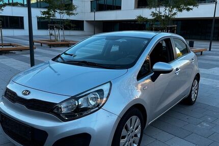 Kia Rio 140.000 km 4.900 € Berlin 12349