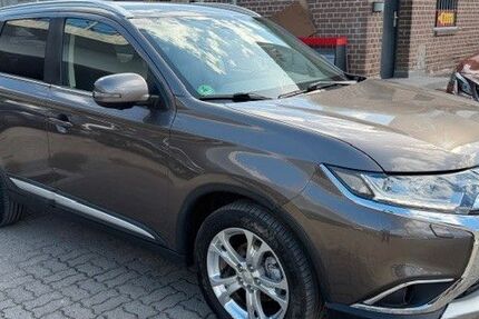 Mitsubishi Outlander 129.467 km 10.990 &euro; Berlin 12099