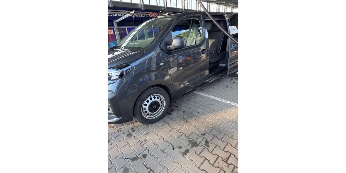 Opel Vivaro 18.000 km 32.999 &euro; Berlin 12305