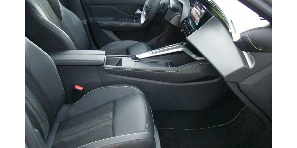 Peugeot 308 1.5 BlueHDi GT Premium ACC LED AHK Pano Focal 14.551 km 27.980 &euro; Falkensee 14612
