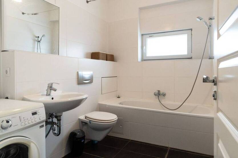 Vacant, renovated apartment, close to Tempelhofer Feld with exclusive use of a GARDEN area.