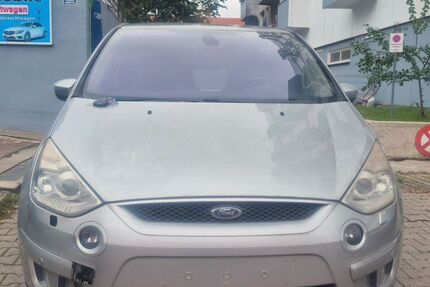 Ford S-Max 160.000 km 4.300 € Berlin 12105