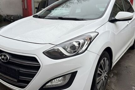 Hyundai i30 108.062 km 10.400 &euro; Berlin 10247