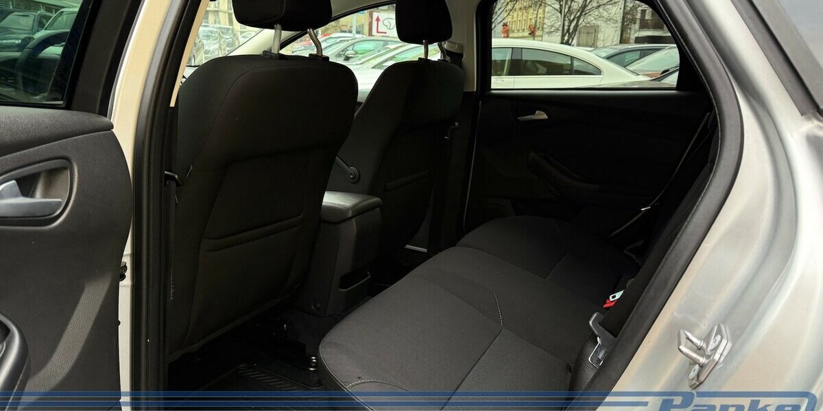 Ford Focus 1.0 EcoBoost Business*NAV*RFK*SHZ*Carplay* 111.786 km 7.480 &euro; Berlin 13187