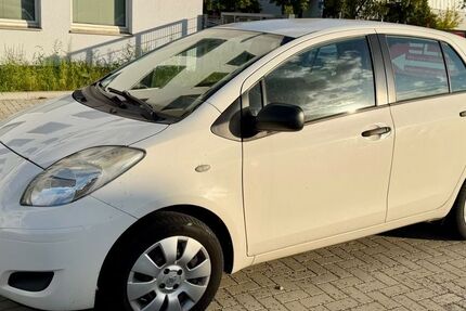 Toyota Yaris 166.000 km 2.550 &euro; Berlin 12357