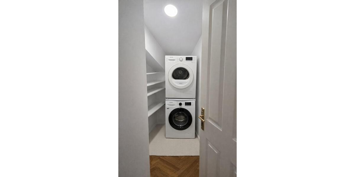 Dachgeschoßwohnung Berlin Tempelhof-Schöneberg - 4 Zimmer, 122 m&sup2;, 2.200&euro; | Angebot:25959592